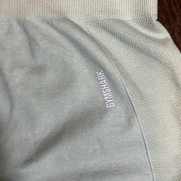 Gymshark Adapt Camo Seamless Long Sleeve Crop Top and Shorts Set Beige Size M - Picture 16 of 16